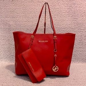 Michael Kors MK Jet Set Saffiano Tote Shoulder Bag Purse and Wallet Set